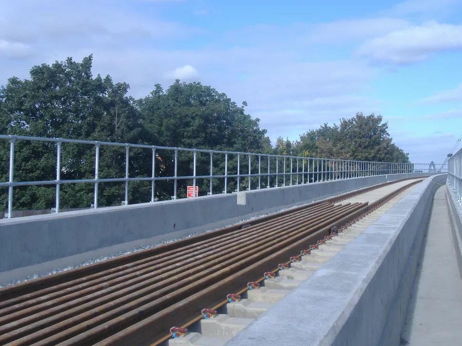 Modular Fall Protection Systems & Safety Platforms for Rail ...