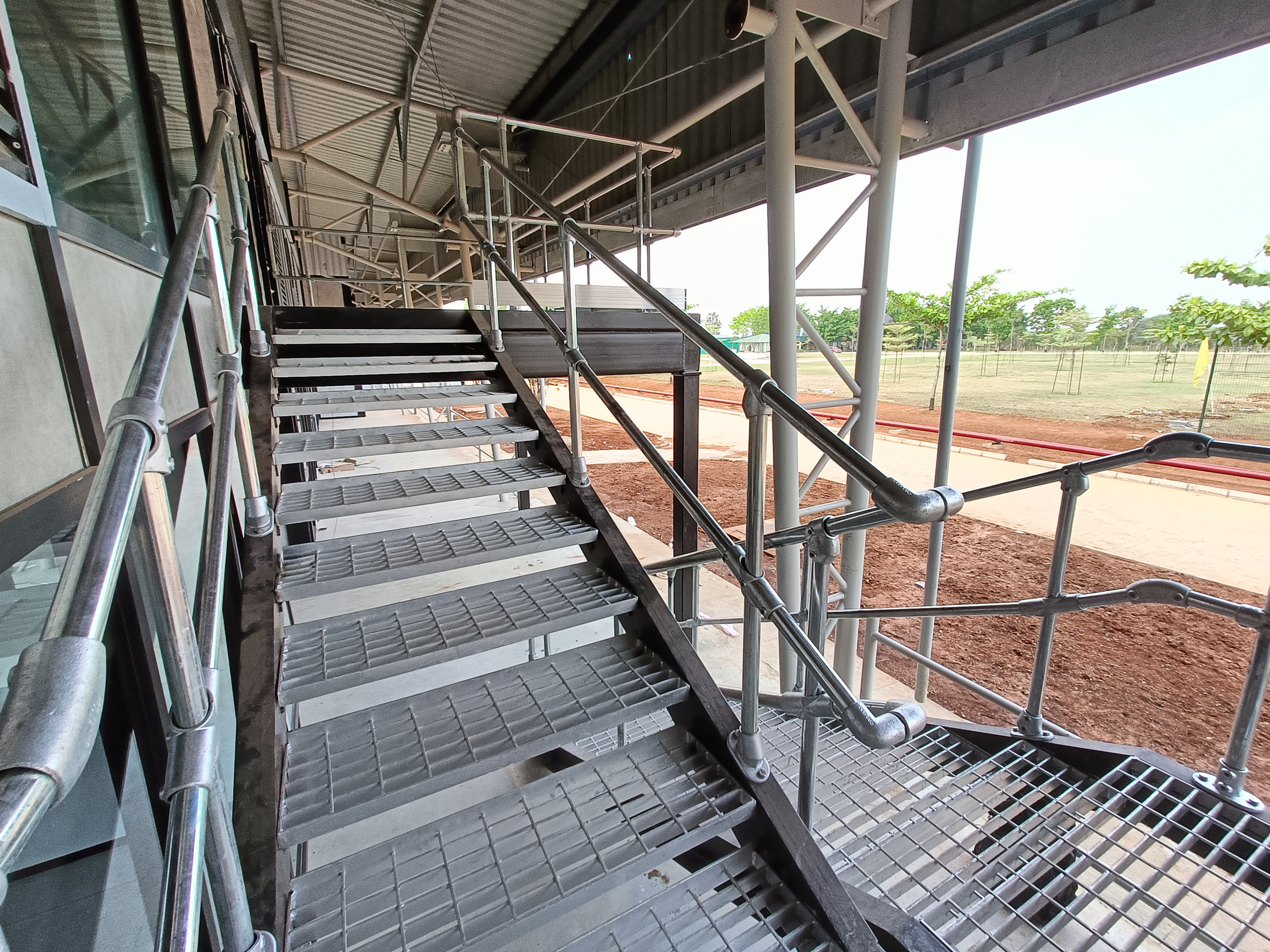 Modular safety railing solution