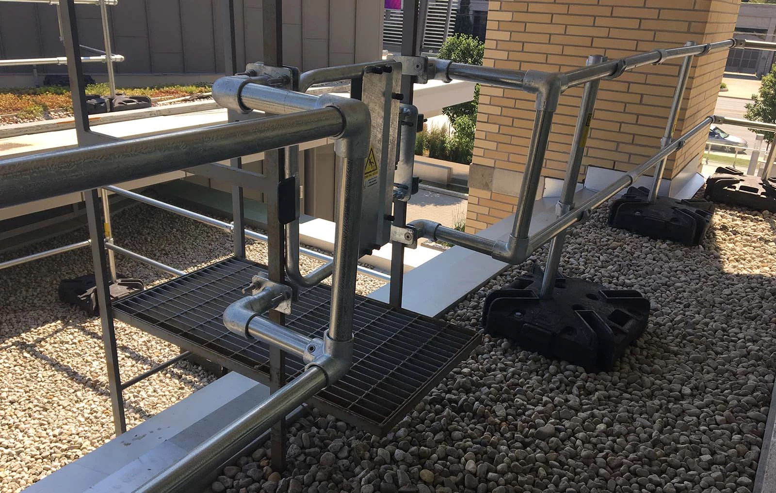 Kee Guard Railings for roof with limited space
