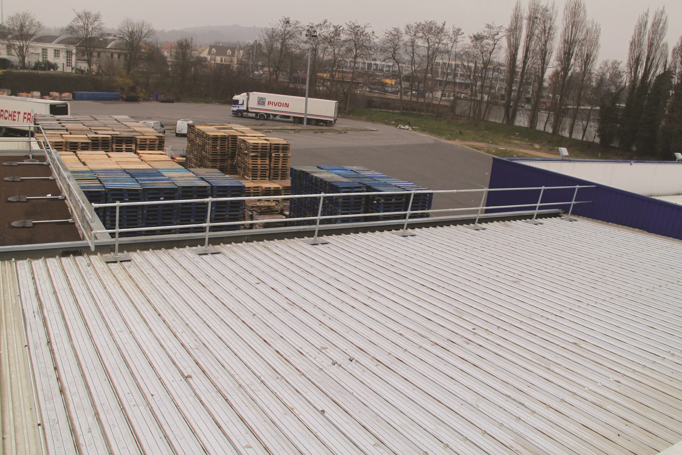 Rooftop Guardrail - Logistic Facility