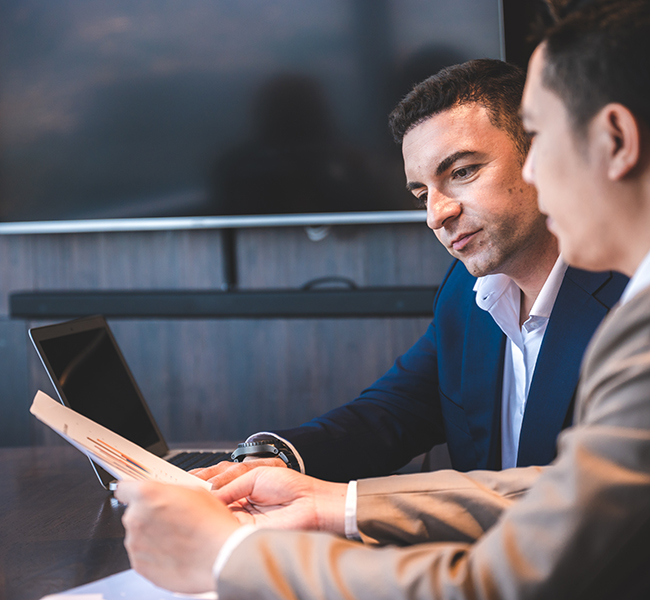 Group Of Business People 650X600