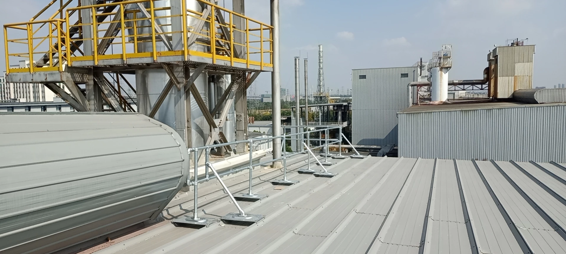 Guardrails for Metal Roof - Oli and Gas Sector