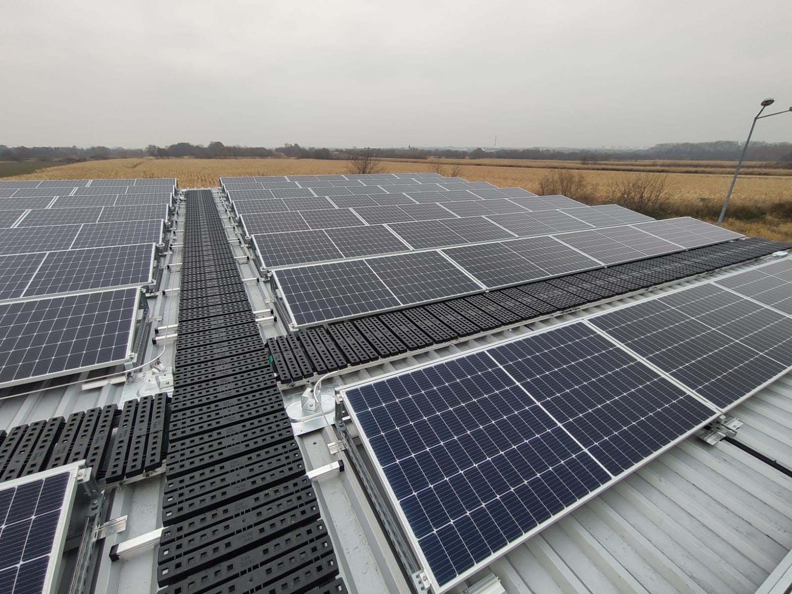 Horizontal Lifeline Roof Walkway Solar Panels
