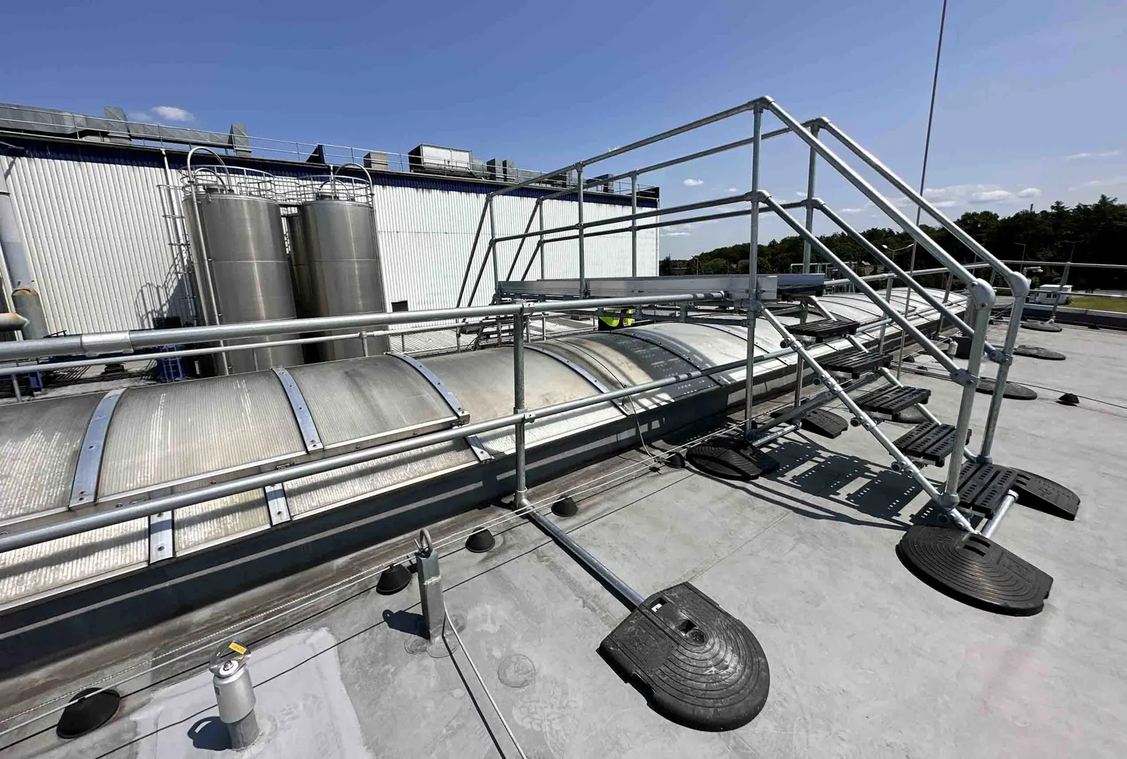 Kee Crossover Kee Step® Rooftop Crossovers | Safe Roof Access Solutions in APAC - Kee ...